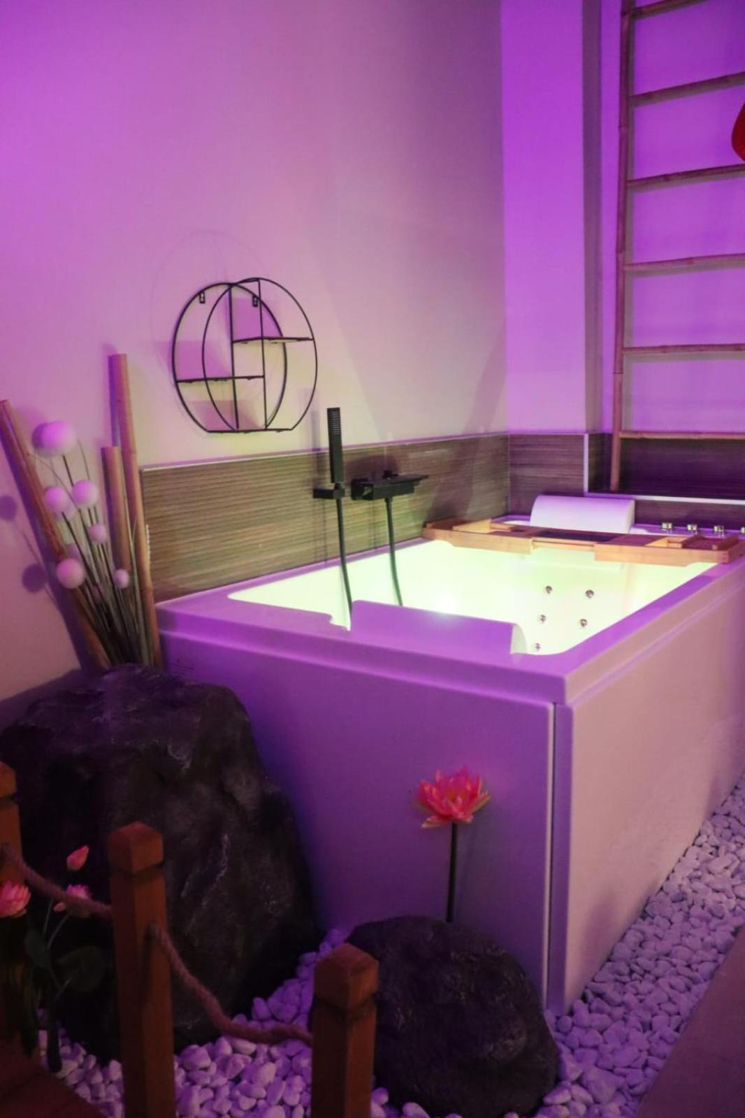 Loveroom Japon Avec Balneotherapie Toulon Exterior foto