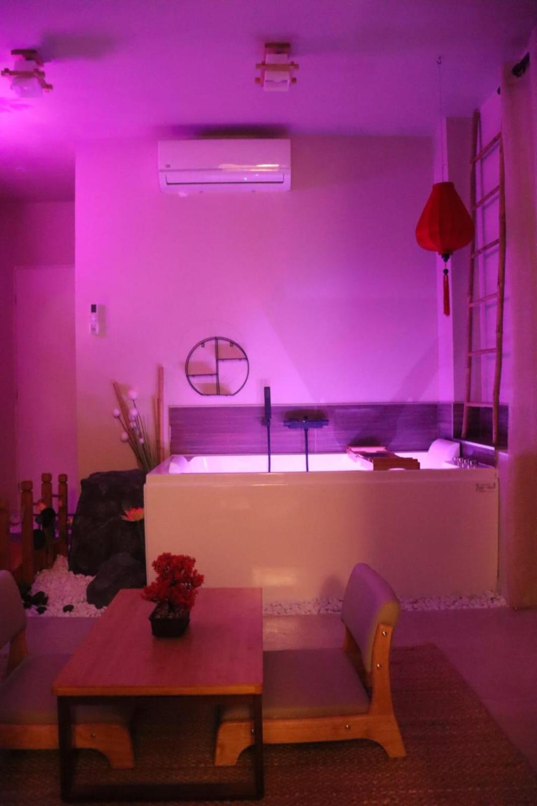 Loveroom Japon Avec Balneotherapie Toulon Exterior foto